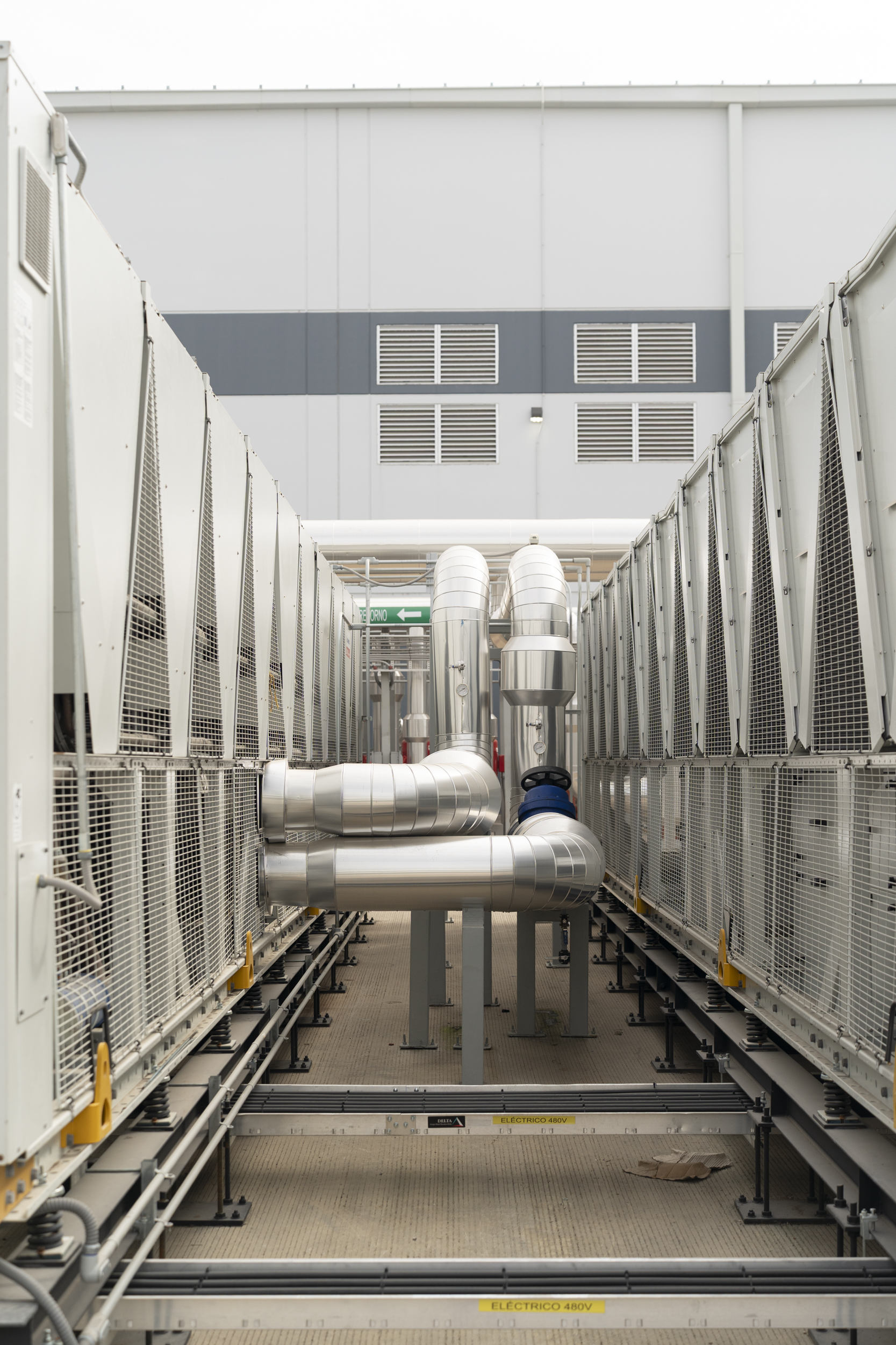 Selecting Liquid Cooling Technologies and Equipment: Decision Criteria for Critical Installations